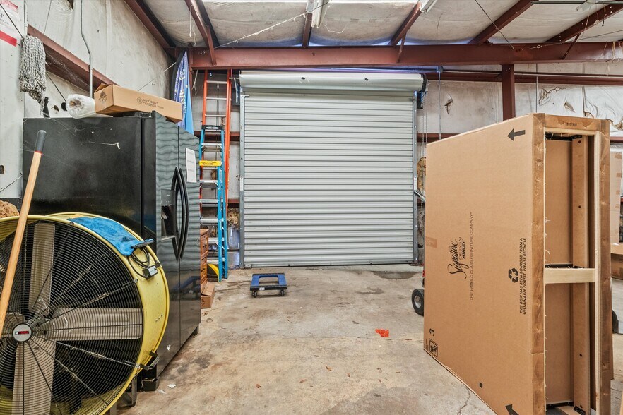 More Photos Of 304 W Jefferson St, Quincy Freestanding For Sale