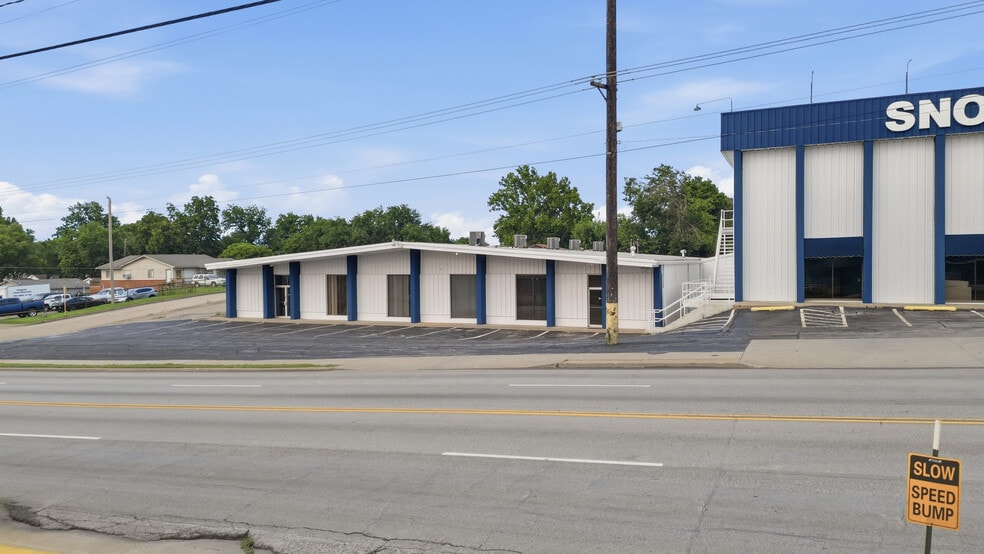 More Photos Of 851 S Sheridan Rd, Tulsa Freestanding For Sale