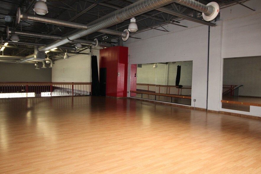 More Photos Of 3852 Dulles South Ct, Chantilly Warehouse For Lease