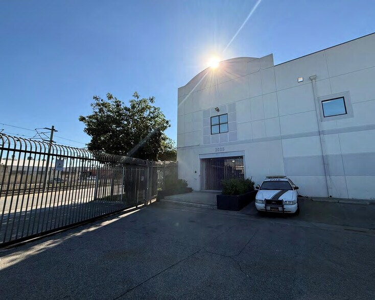 More Photos Of 2025-2027 Long Beach Ave, Los Angeles Warehouse For Lease