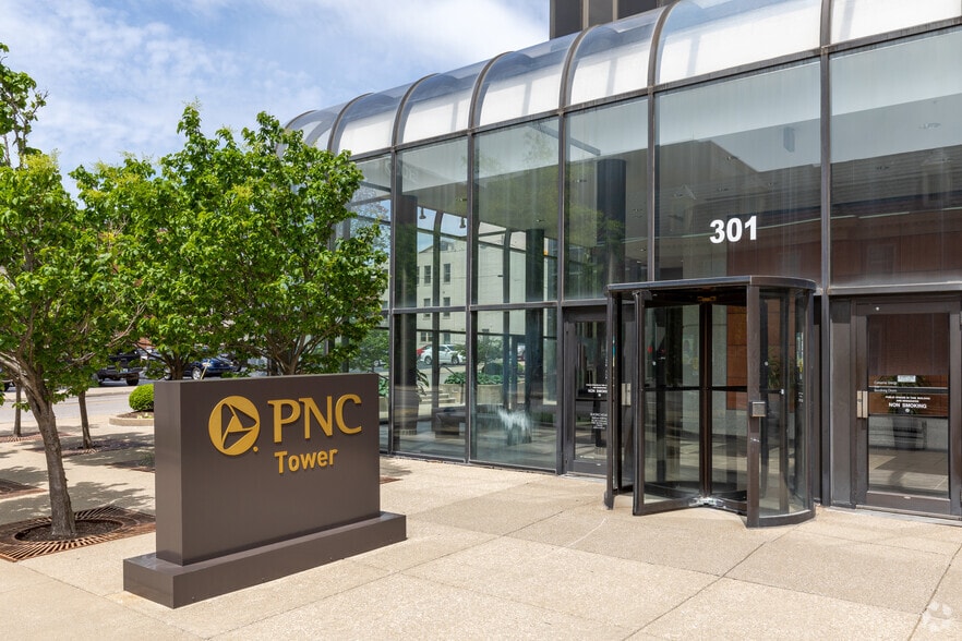 More Photos Of 301 E Main St, Lexington Office For Lease