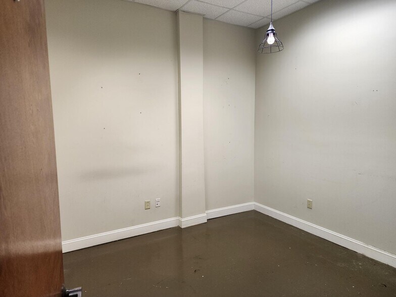 More Photos Of 301 S Collins St, Plant City General Retail For Sale