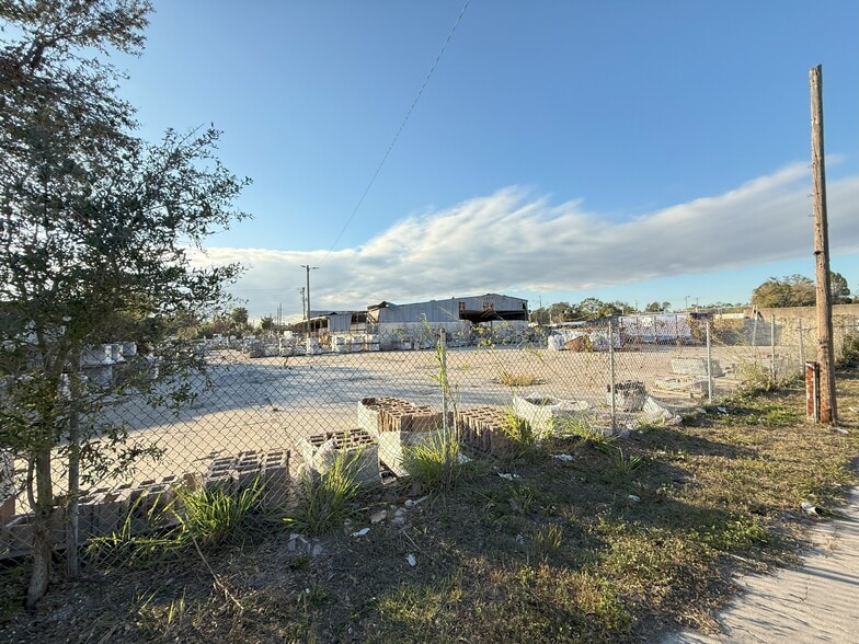 More Photos Of 8911 N 12th St, Tampa Warehouse For Sale
