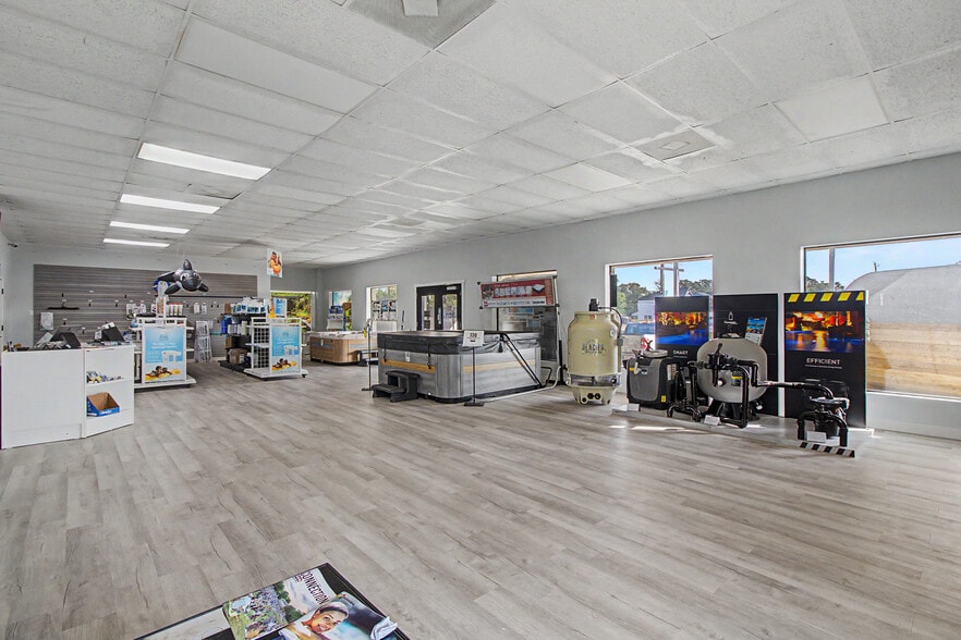 More Photos Of 3114 Texas Ave S, College Station Freestanding For Sale