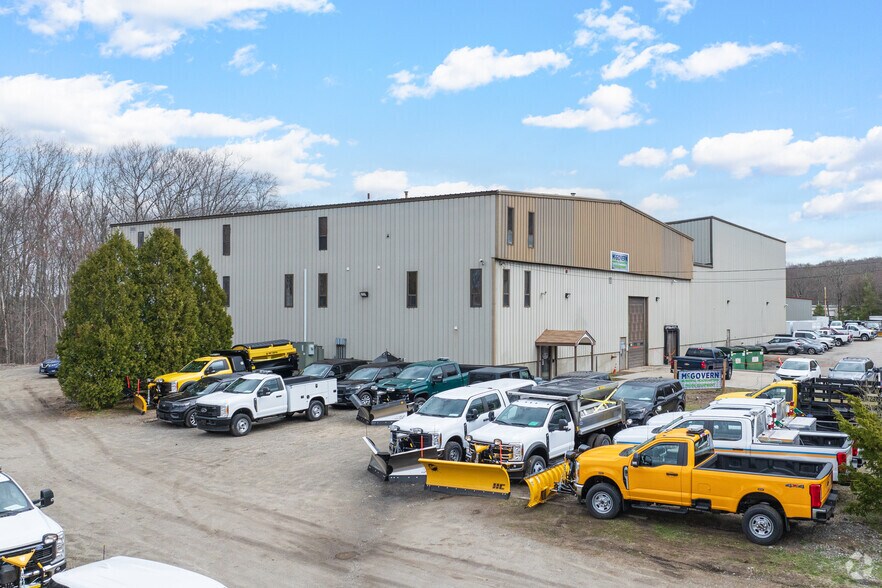 More Photos Of 19 Industrial Park Rd E, Oxford Manufacturing For Lease