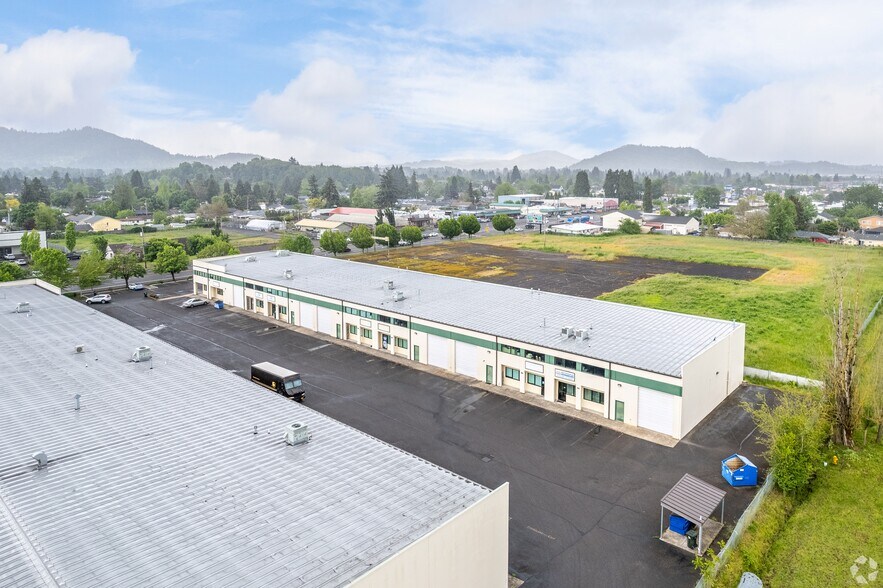 More Photos Of 4660 Main St, Springfield Light Manufacturing For Lease