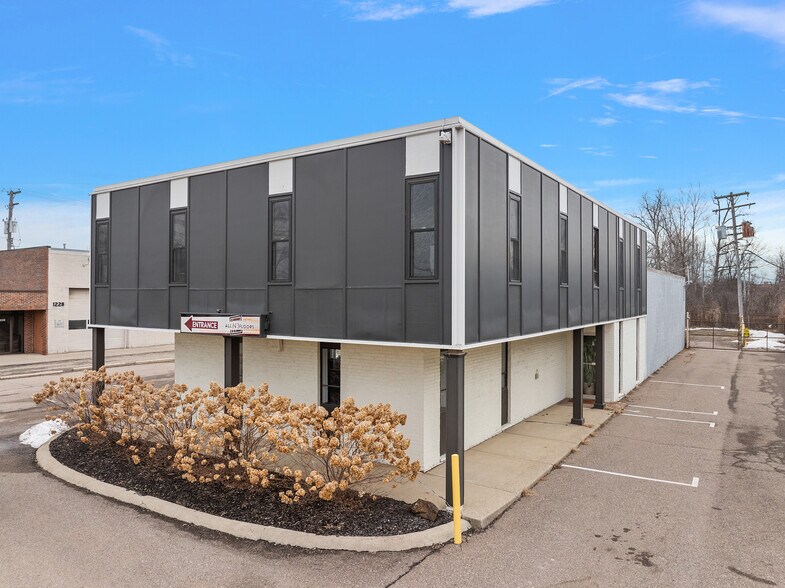 More Photos Of 1216-1218 Combermere Dr, Troy Industrial For Sale