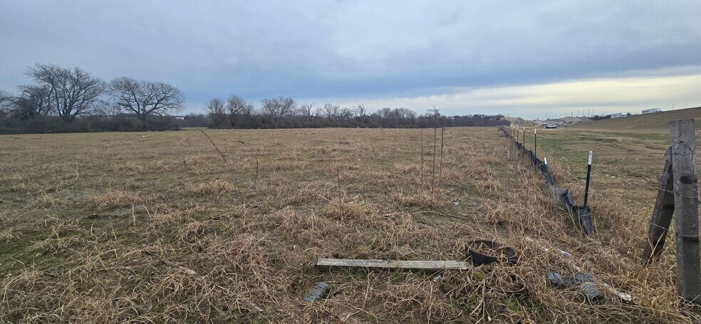 More Photos Of TBD Interstate 35 Frontage Road, Sanger Land For Lease