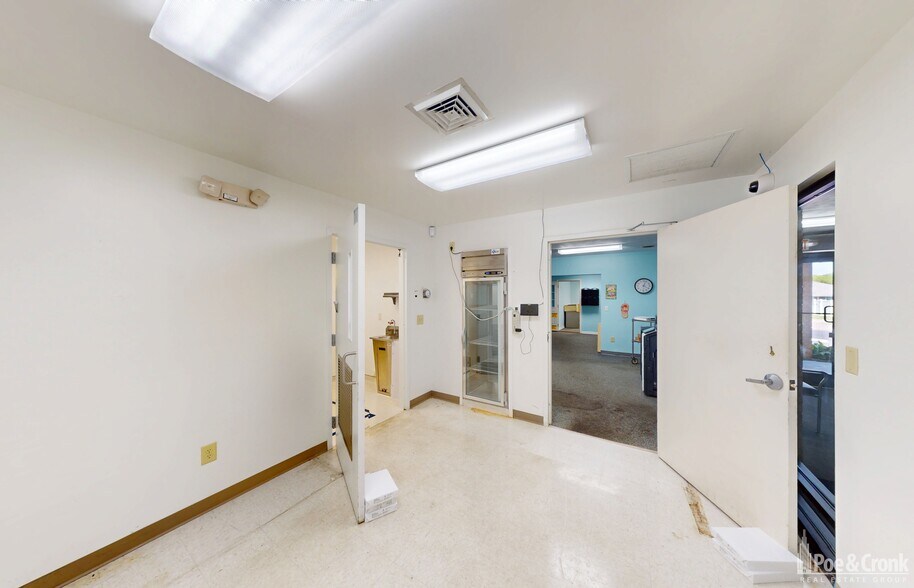 More Photos Of 7400 Sunnybrook Dr, Roanoke Medical For Sale