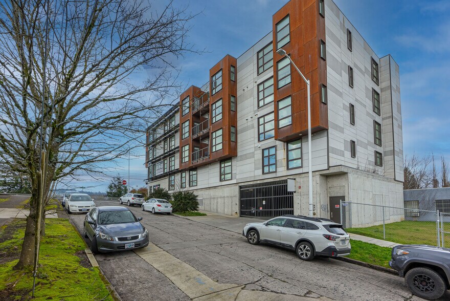 More Photos Of 4780 SE Milwaukie Ave, Portland Apartments For Sale
