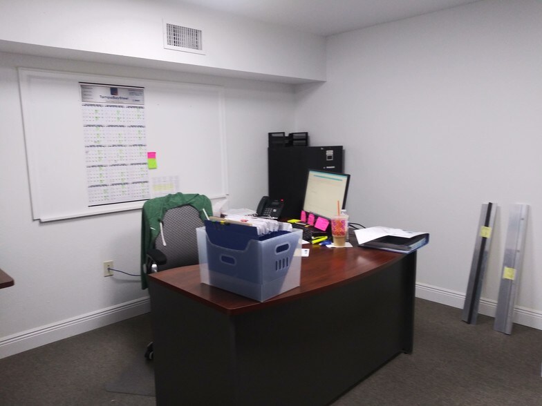 More Photos Of 5017 N Coolidge Dr, Tampa Warehouse For Lease