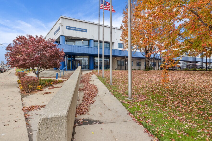 More Photos Of 4333-4335 W Fort St, Detroit Distribution For Lease