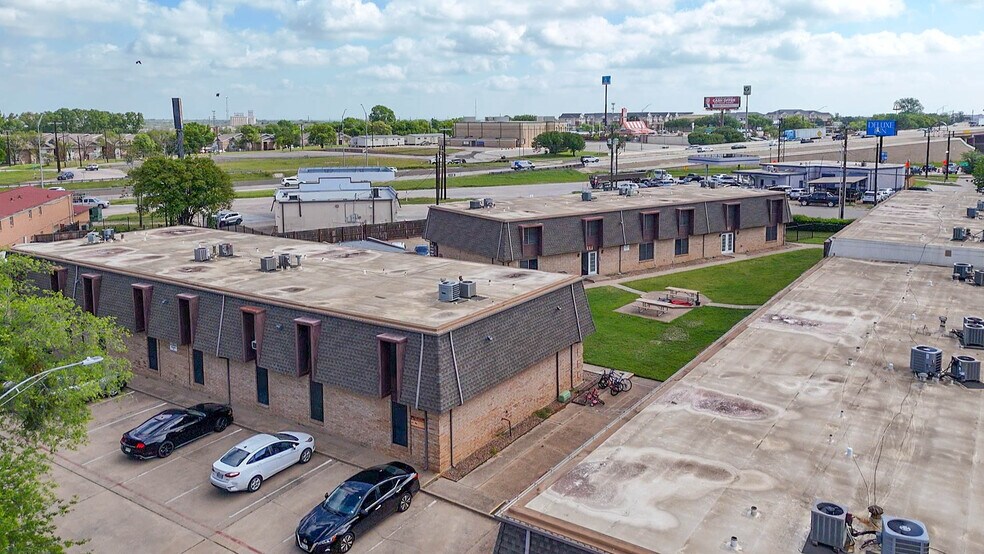 More Photos Of 900 Willowwood St, Denton Dormitory For Sale