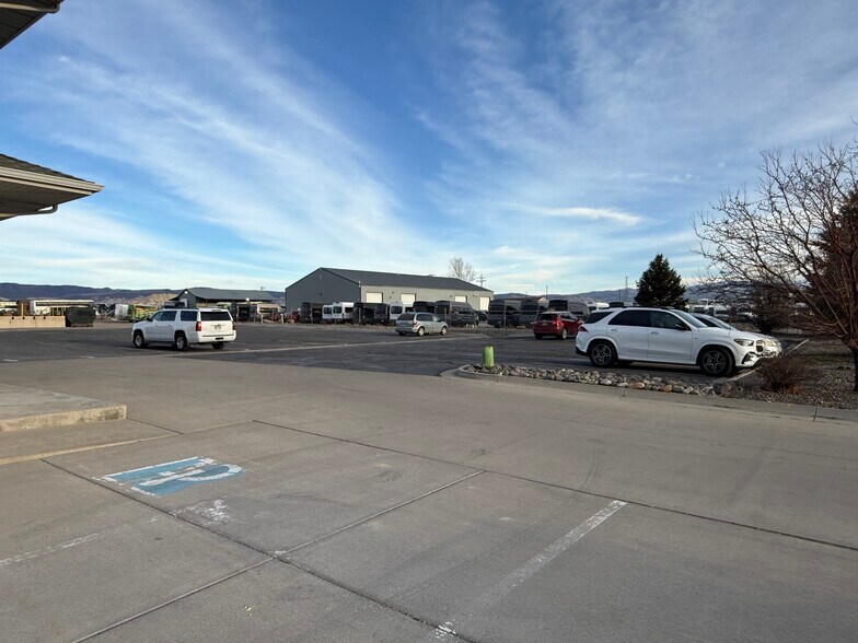 More Photos Of 2990 N Townsend Ave, Montrose Light Distribution For Sale