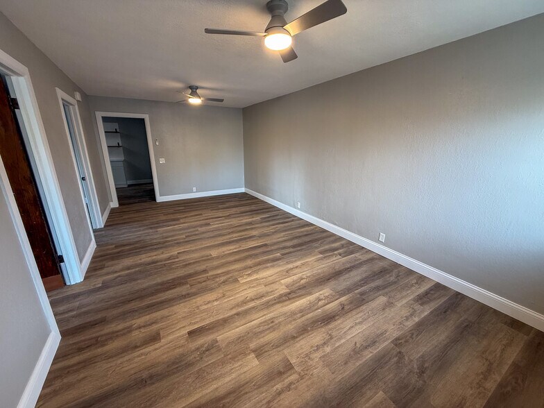 More Photos Of 11 N Walnut St, Iola Apartments For Sale