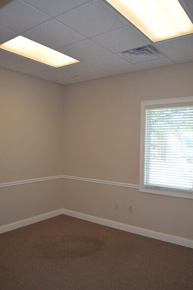More Photos Of 3930 Mezzanine Dr, Lafayette Medical For Lease