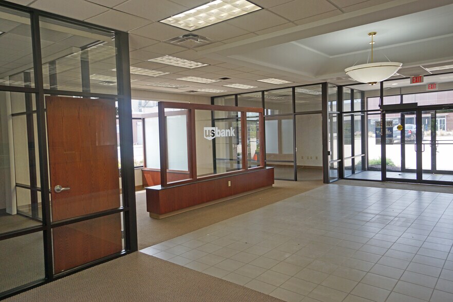 More Photos Of 200 N 6th St, Beatrice Bank For Lease