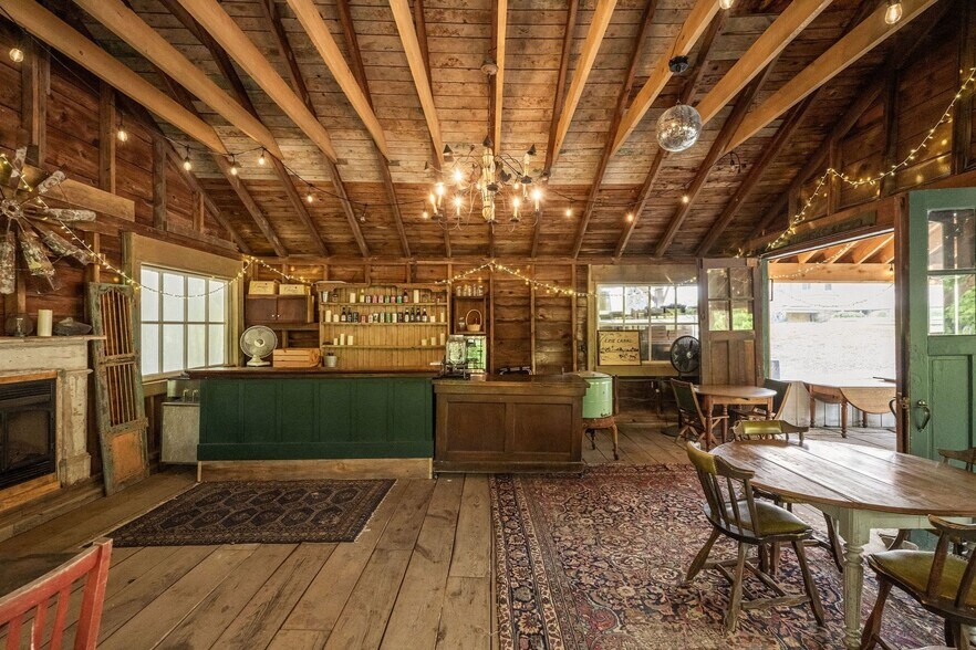 More Photos Of 102 Main St, Jefferson Hotel For Sale