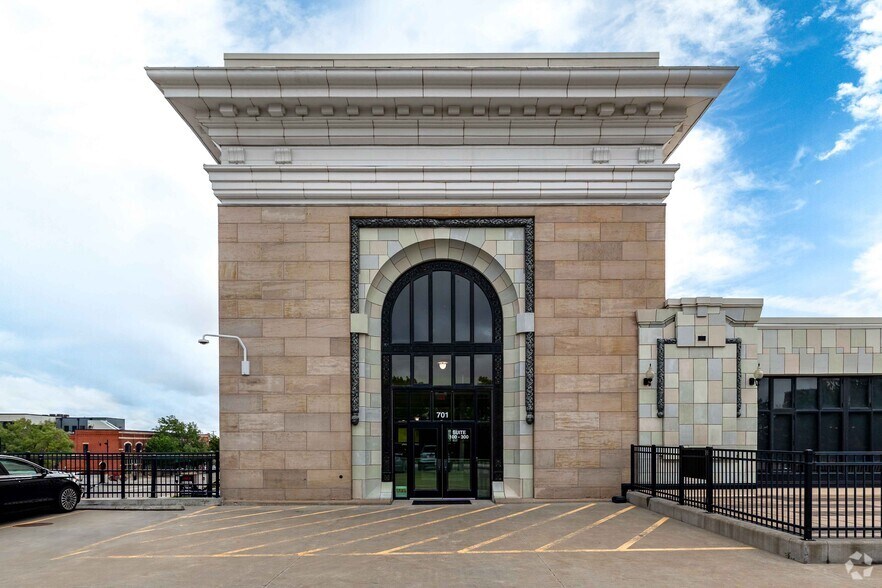 More Photos Of 701 E Douglas Ave, Wichita Unknown For Lease