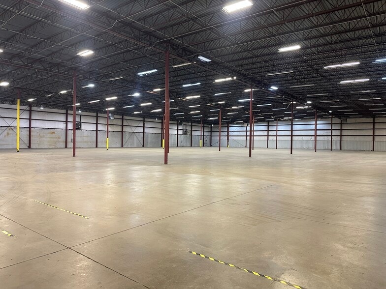 More Photos Of 12322 E 55th St, Tulsa Distribution For Lease