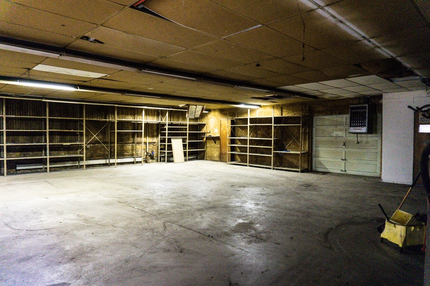 More Photos Of 136 Beattie St, Syracuse Flex For Sale