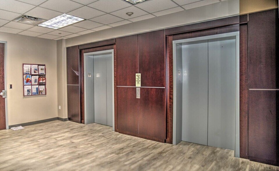 More Photos Of 880 W Commerce Rd, New Orleans Office For Lease