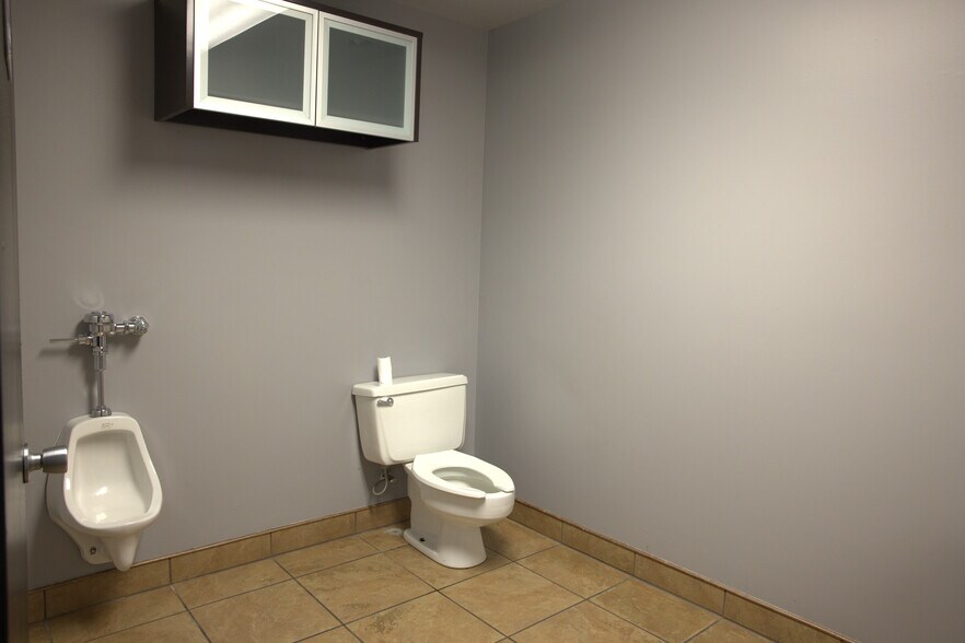 More Photos Of 101 W Shrader St, Liberty Manufacturing For Lease