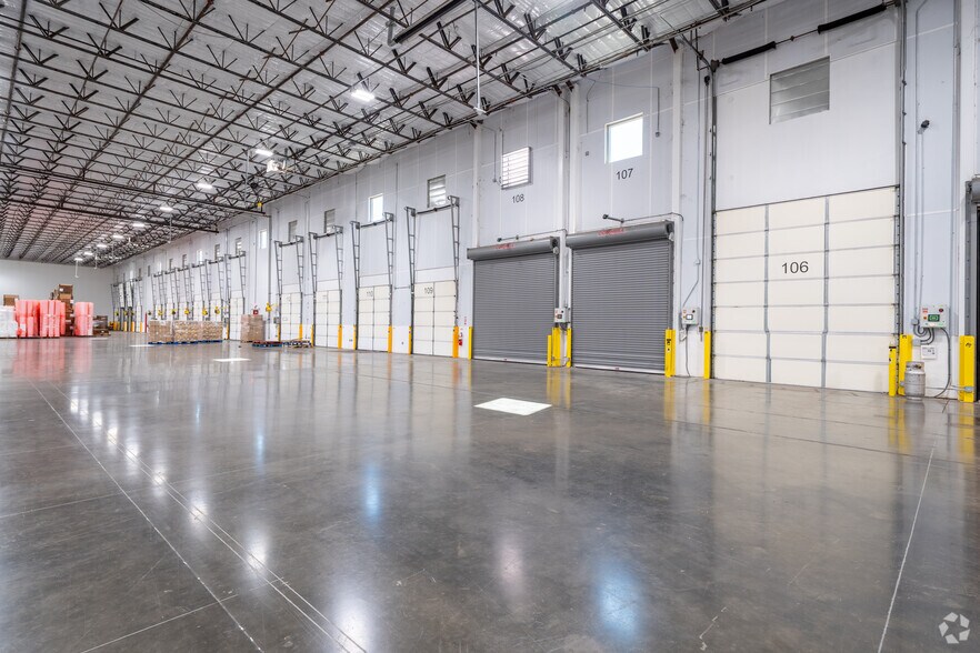 More Photos Of 12900 W Airport Blvd, Sugar Land Distribution For Lease