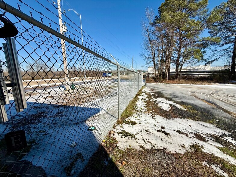 More Photos Of 1817 W Main St, Atlanta Industrial For Sale