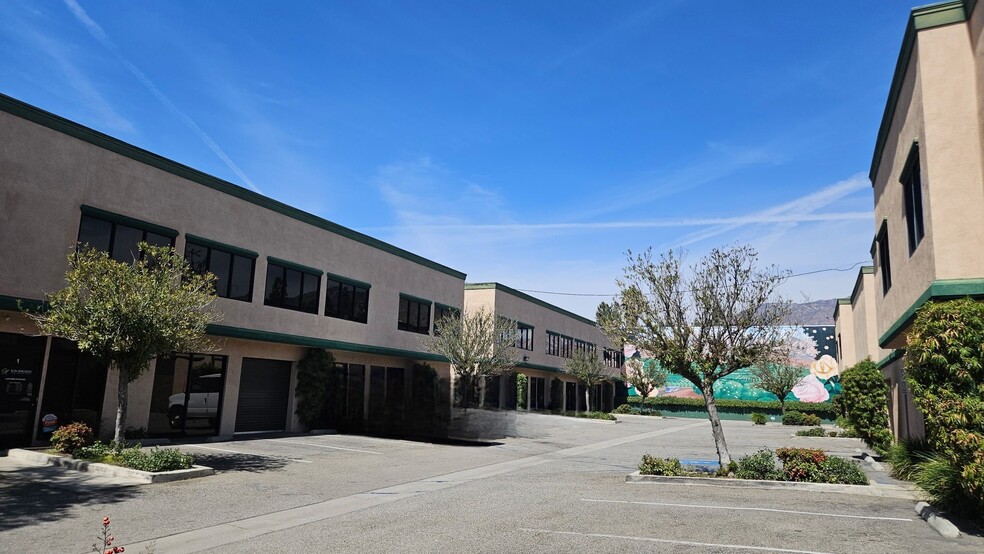 More Photos Of 1785 Locust St, Pasadena Showroom For Lease