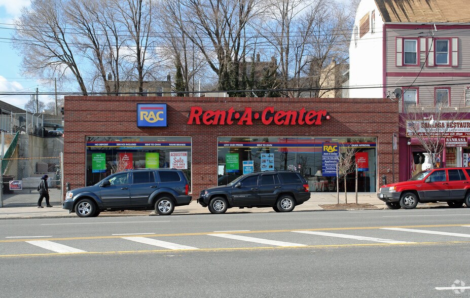 More Photos Of 230 Bay St, Staten Island Freestanding For Lease