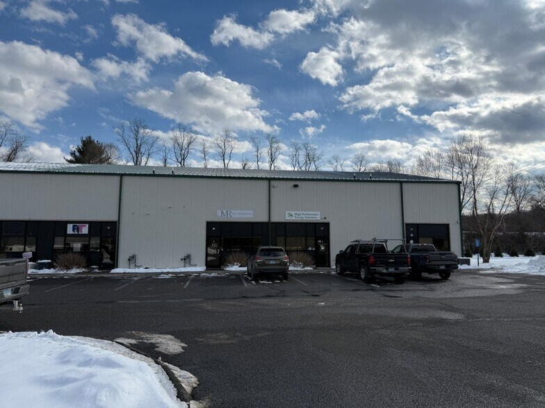 Primary Photo Of 2 Sand Cut Rd, Brookfield Warehouse For Lease