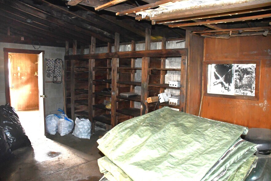 More Photos Of 17162 Shreve Run Rd, Pleasantville Manufacturing For Sale