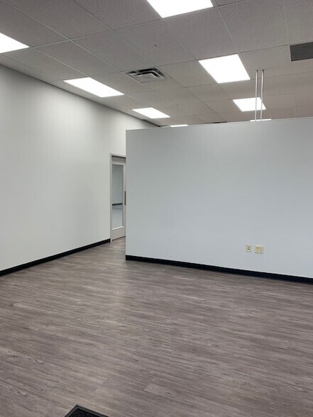 More Photos Of 950 Taylor Station Rd, Gahanna Research And Development For Lease