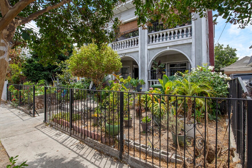 More Photos Of 326 E 35th St, Los Angeles Apartments For Sale