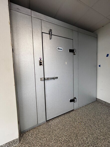 More Photos Of 2714 Bomar Ave, Dallas Restaurant For Lease