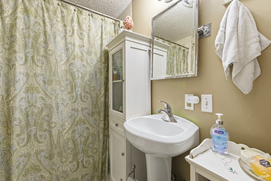 More Photos Of 275 Main St, South Berwick Storefront For Sale