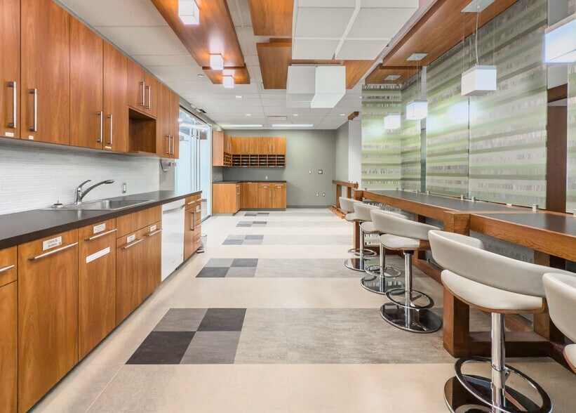More Photos Of 122 1st Av S, Saskatoon Office Residential For Lease