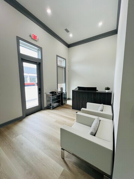 More Photos Of 1325 Main St, Katy Medical For Lease