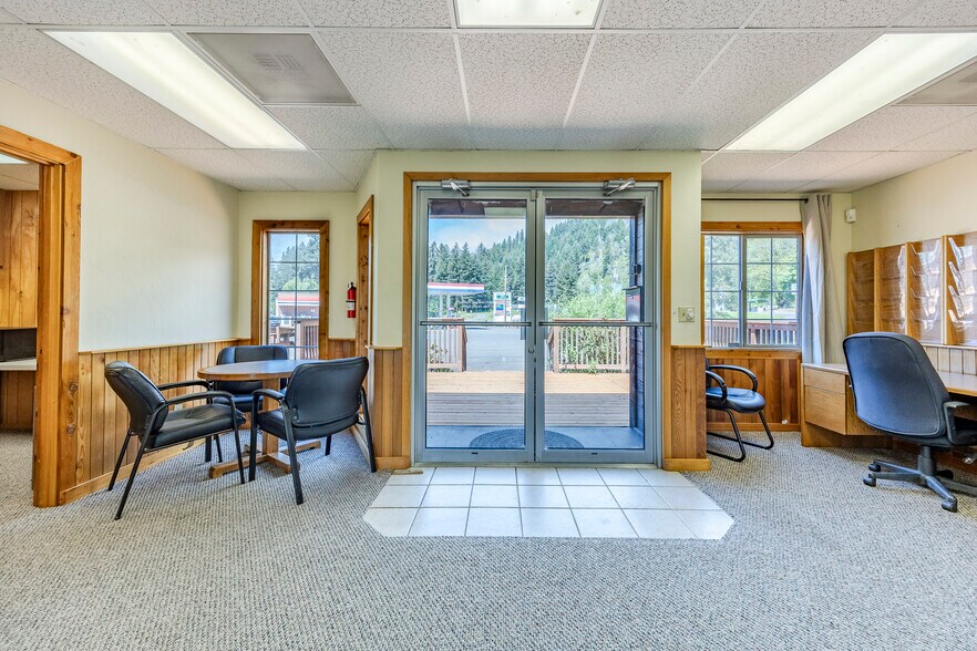 More Photos Of 45632 McKenzie Hwy, Vida Flex For Sale