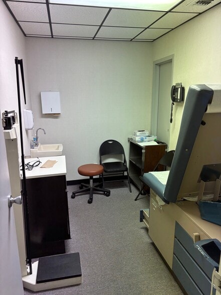 More Photos Of 290 Central Ave, Lawrence Office For Lease