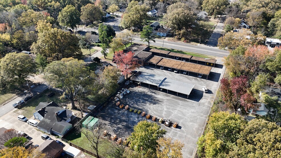 More Photos Of 954 S Highland St, Memphis Truck Terminal For Sale