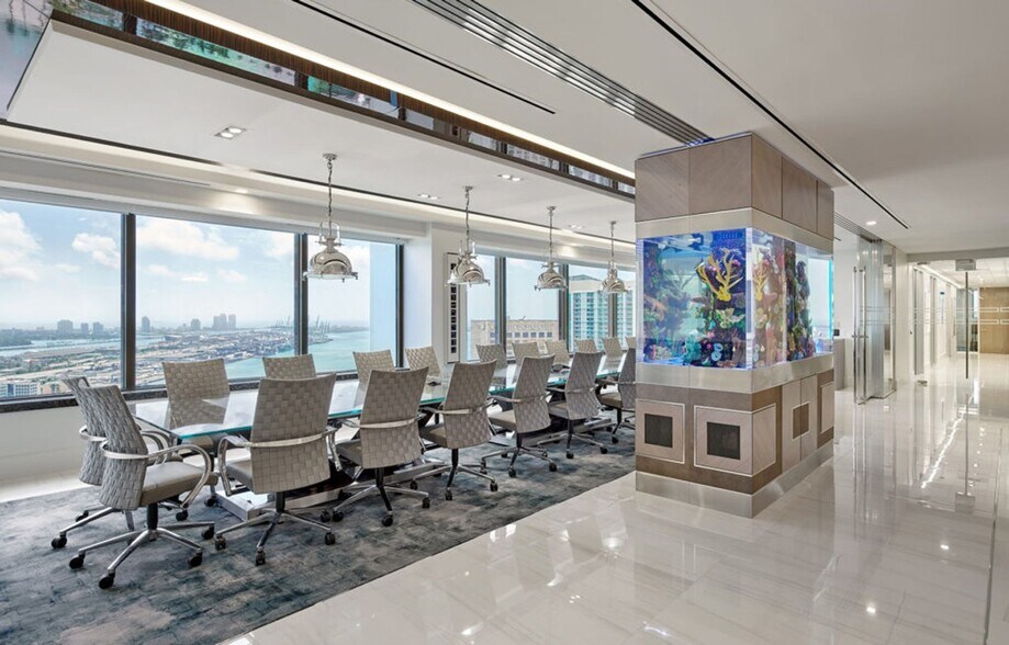 More Photos Of 2 S Biscayne Blvd, Miami Office Residential For Lease