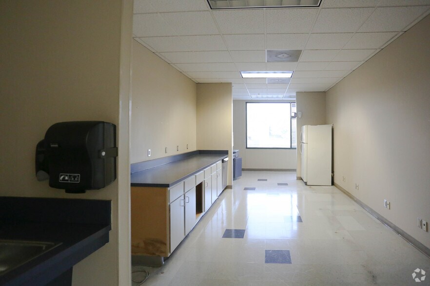 More Photos Of 2070 Little Hills Expy, Saint Charles Office For Sale