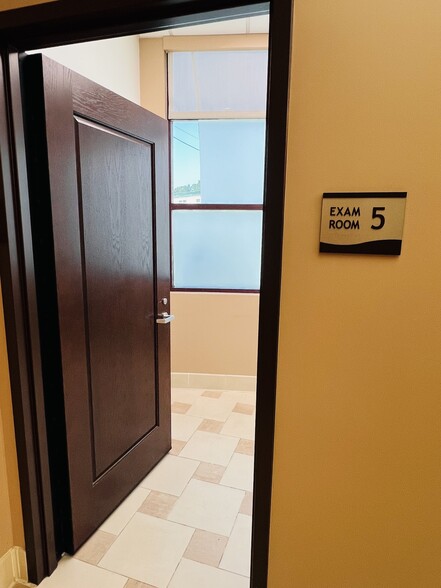 More Photos Of 2693 E Washington Blvd, Pasadena Medical For Lease