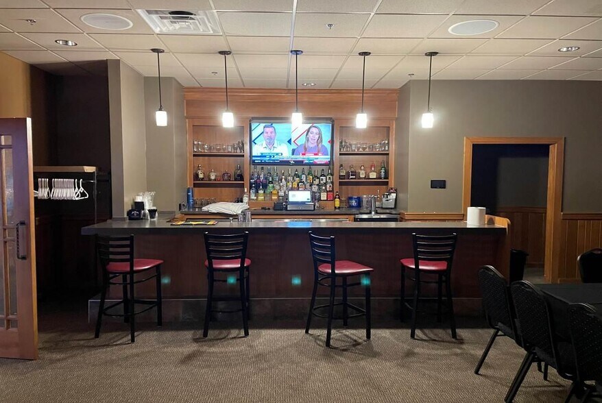 More Photos Of 800 S Washington St, Kimberly General Retail For Sale