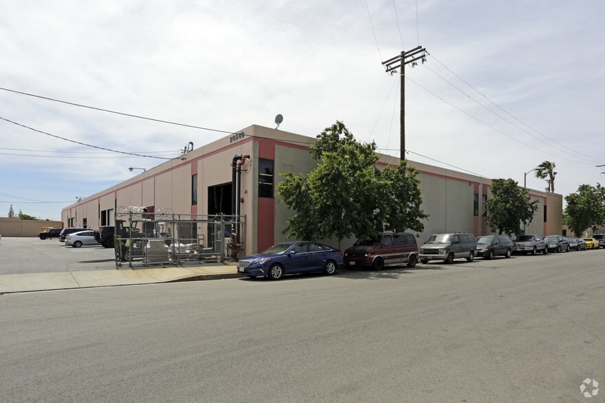 More Photos Of 20540 Superior St, Chatsworth Warehouse For Lease