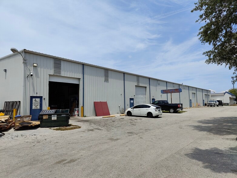 More Photos Of 13080 Belcher Rd, Largo Warehouse For Lease