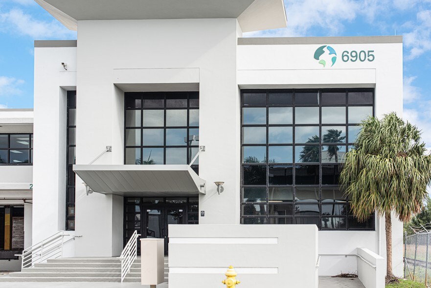 More Photos Of 6905-6909 NW 25th St, Miami Distribution For Lease
