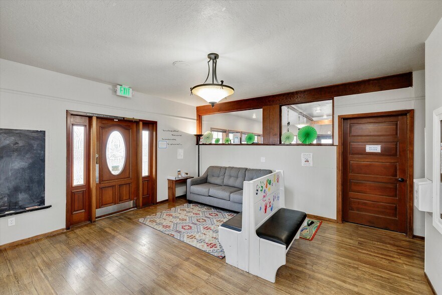 More Photos Of 113 N Elm St, Canby Restaurant For Lease